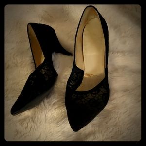 Vintage Black Lace Pointed Toe Kitten Heels